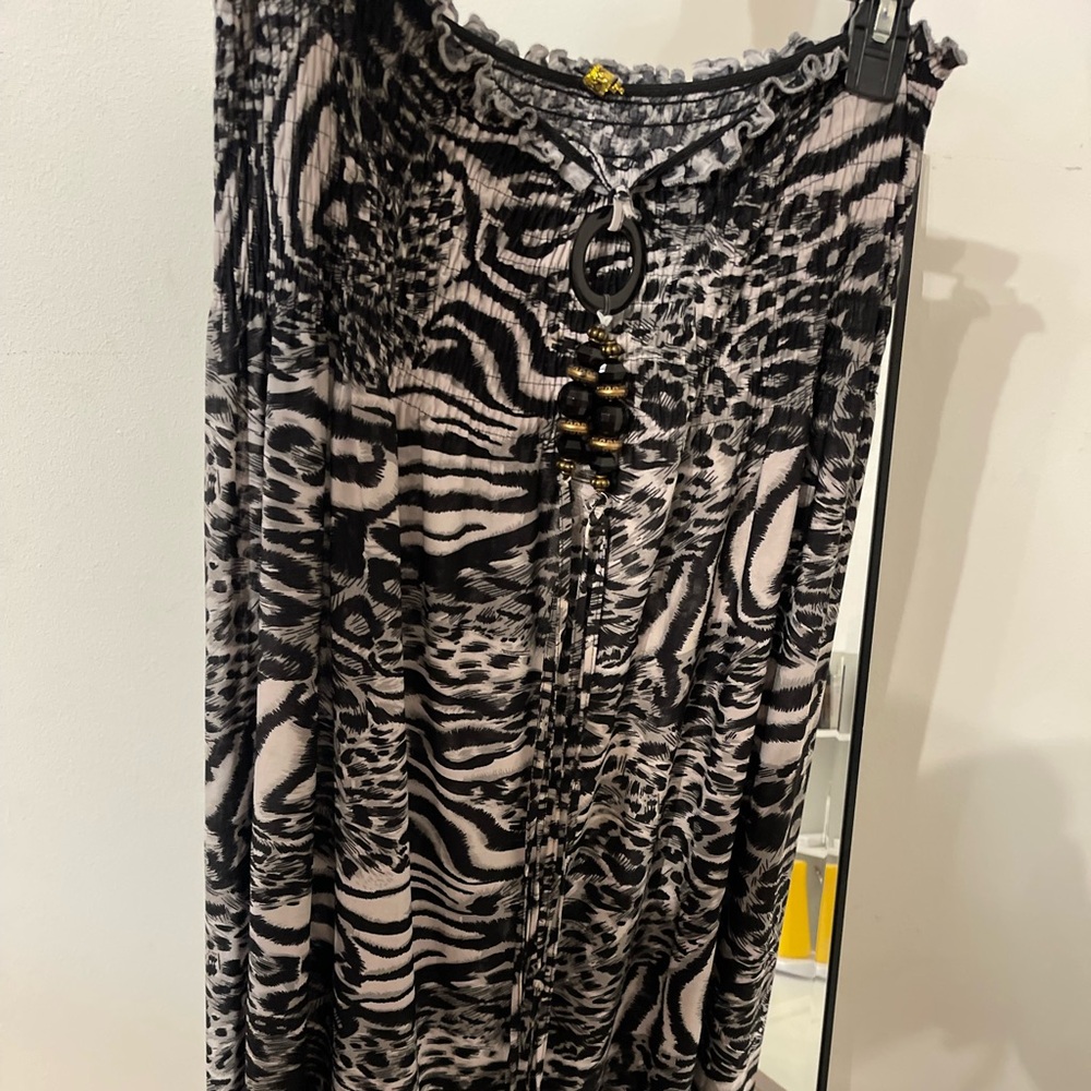 Dress with tie behind the neck